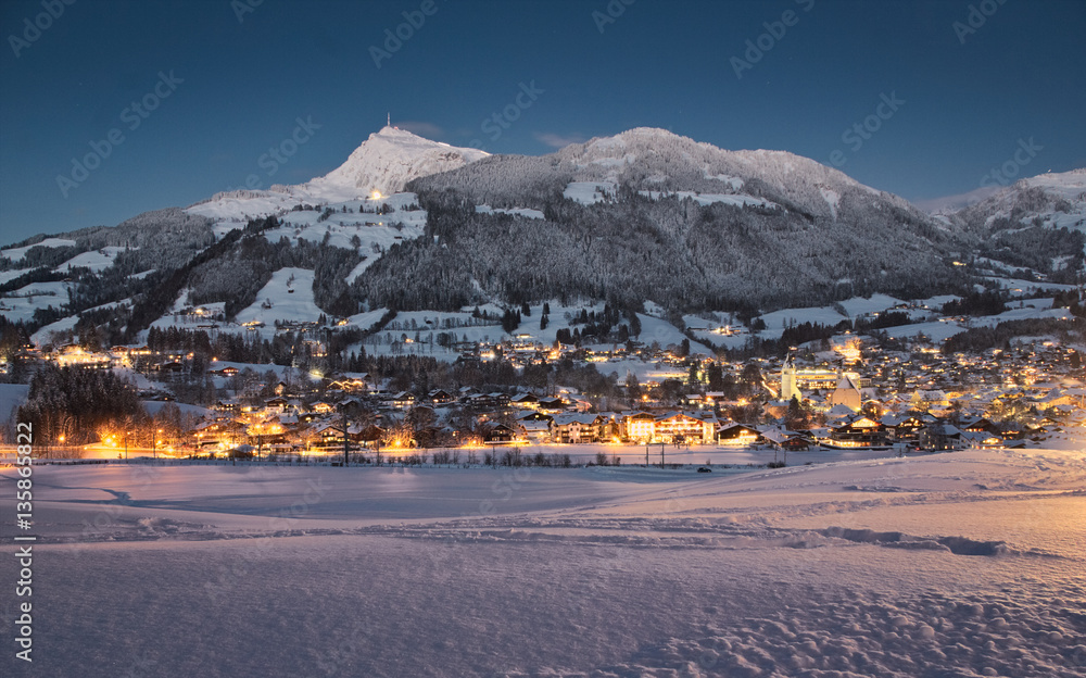 Fototapeta premium Widok na Kitzbühel (Tyrol) - zima