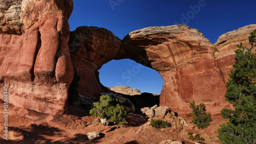 Broken Arch  Arches National Park  UTAH