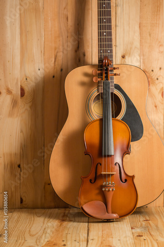Fotografie violin and guitar on wood. background,still life