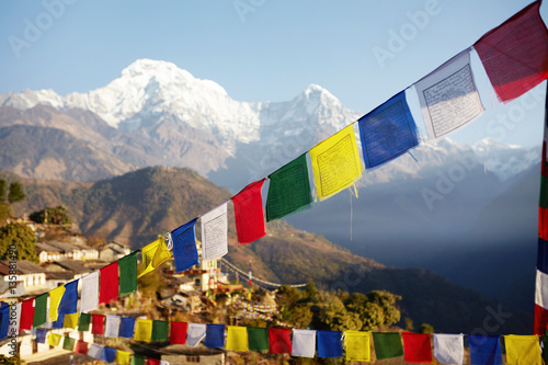 Foto Spectacular view of grand snow capped summits of the Himalayan mountain range ri