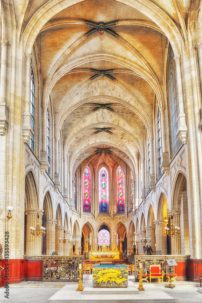  Indoor Saint-Germain l'Auxerrois Church, near Louvre. It's cons