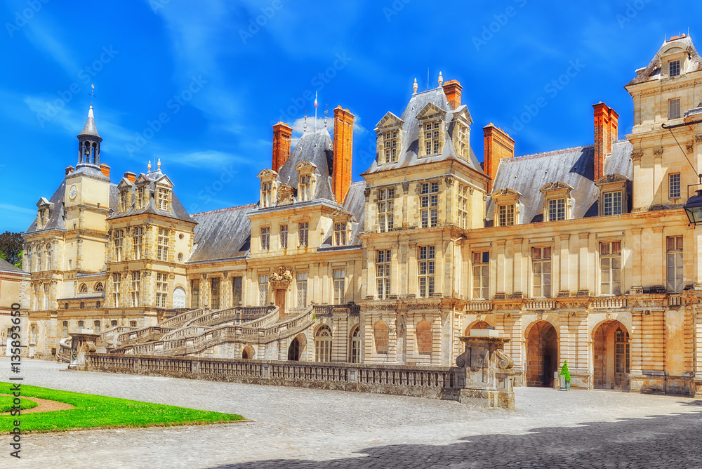  Suburban Residence of the France Kings - facade beautiful Chate