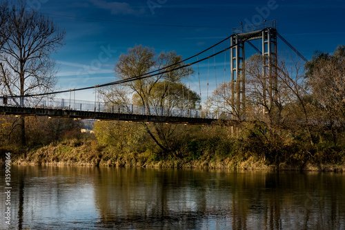 Fototapeta Naklejka Na Ścianę i Meble -  Rzeka San w Krasiczynie
