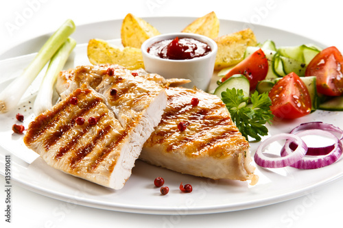 Grilled chicken fillet, chips and vegetable salad 