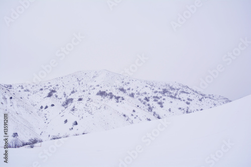 Bild auf Leinwand snowy mountain pass