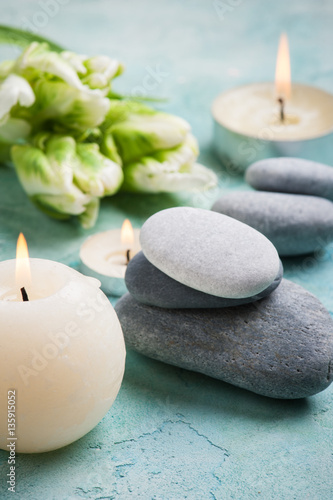 Stones SPA treatment composition with lit candles