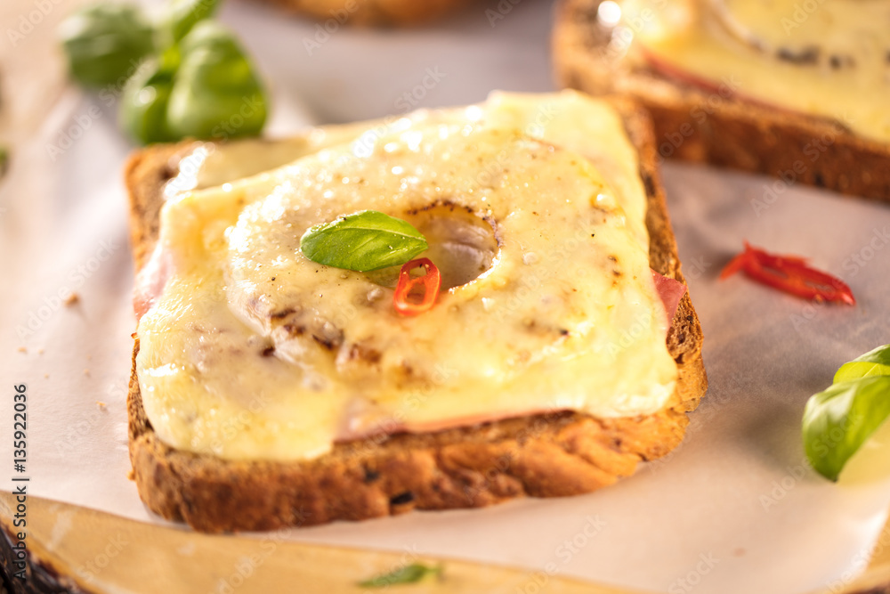 Toastbrot mit Ananas und kässe (hawaii)