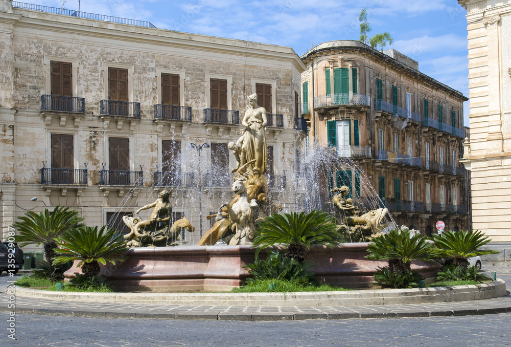 Naklejka premium Fontaine de Diane-place Archimède -Syracuse