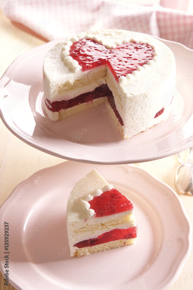 layer cake, pie with fruit jelly / raspberry 