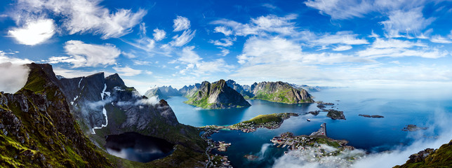 Papier peint photo Lofoten Archipel des Lofoten panorama norvégien  © Andrei Armiagov
