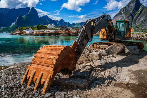 Valokuva Excavator, bulldozer repair work on the road. Norway