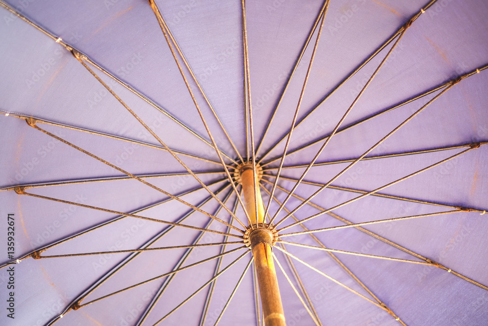 Obraz premium The inside violet umbrella at pattaya, Thailand.