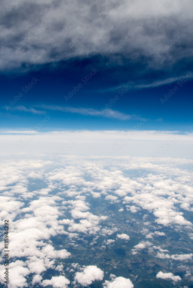 空 空