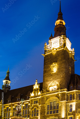 Rathaus in Wuppertal-Elberfeld bei Nacht, Deutschland