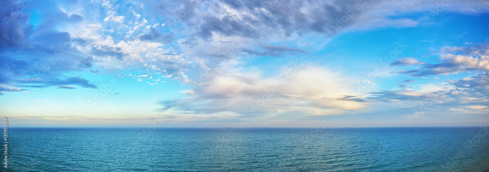 Fototapeta premium panorama pięknego seascape.