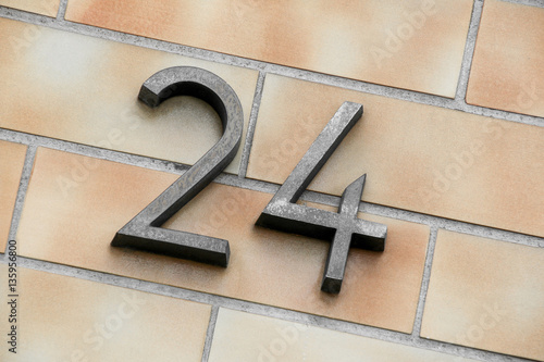 Hausnummer 24