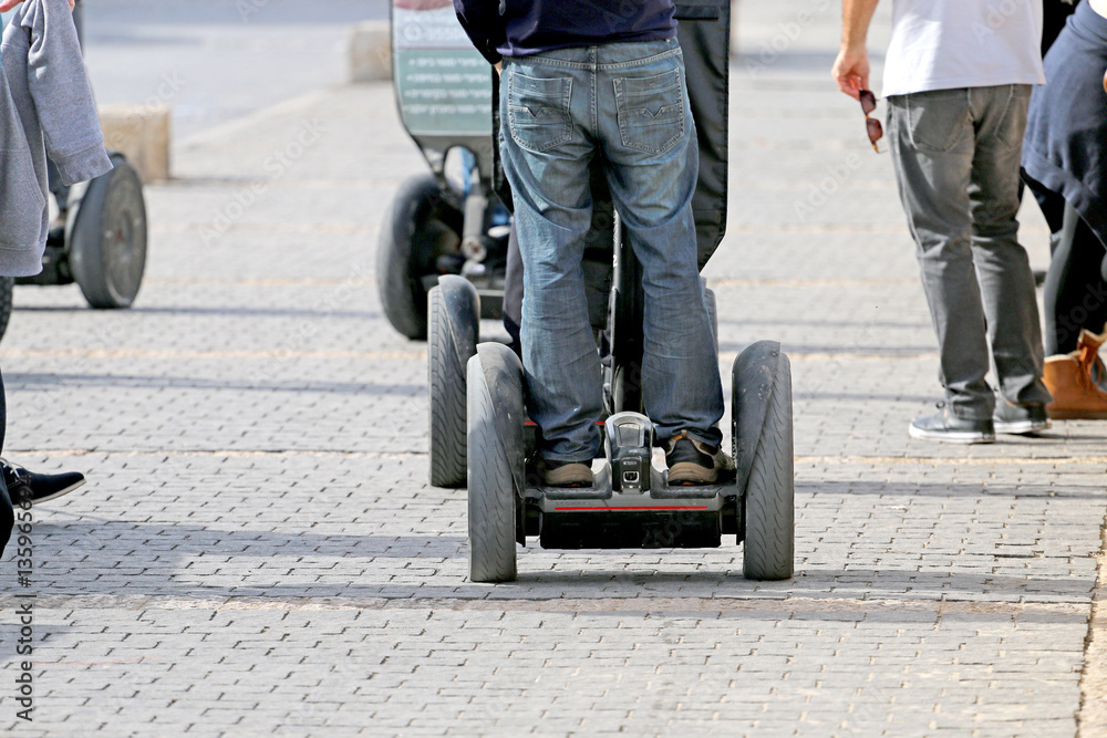 Obraz premium electrical wheels , transportation to skiing