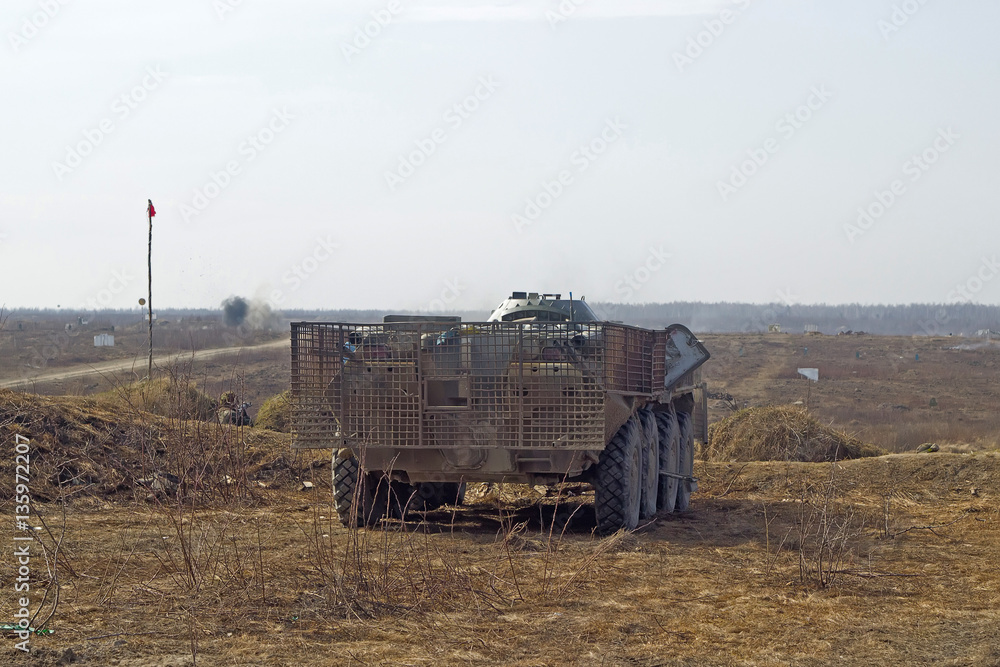 Fototapeta premium artillery tank on military hiding in grass