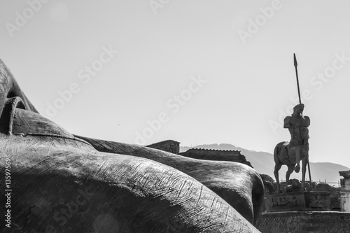 pompei statue