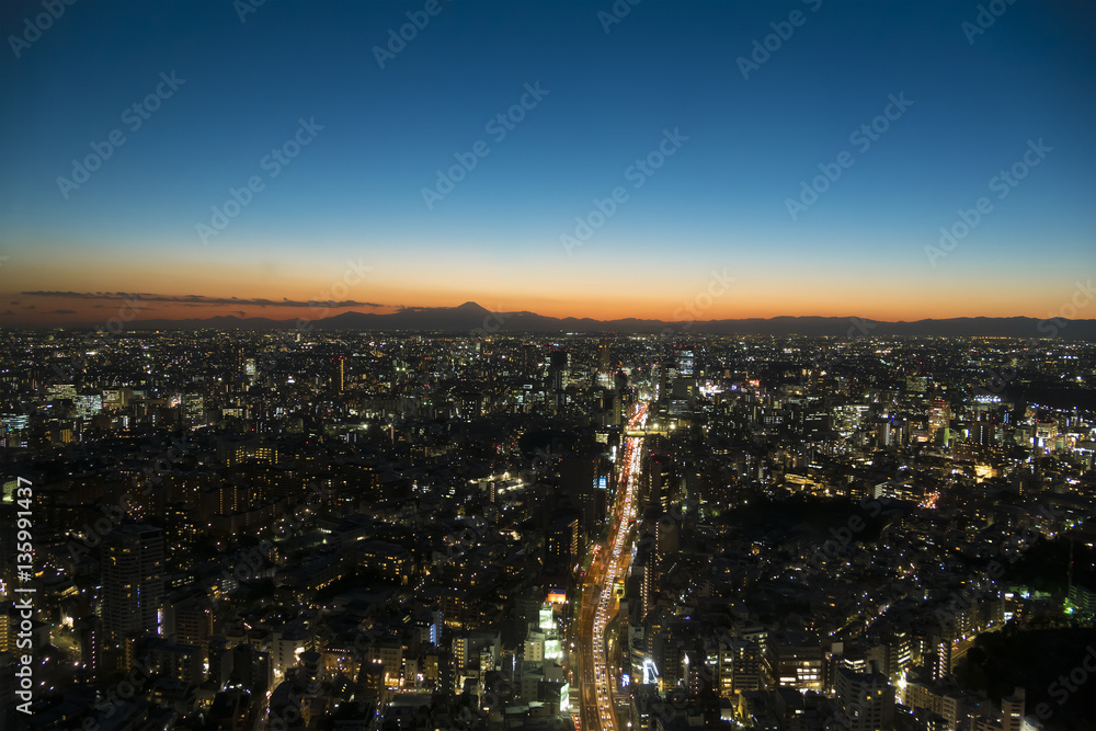 東京都市風景　夕景　トワイライト　夜景　港区から望む富士山　渋谷中心街　都心の街並全景