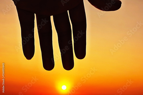 Bulur focus sunset sky and silhouette hand icon   photo