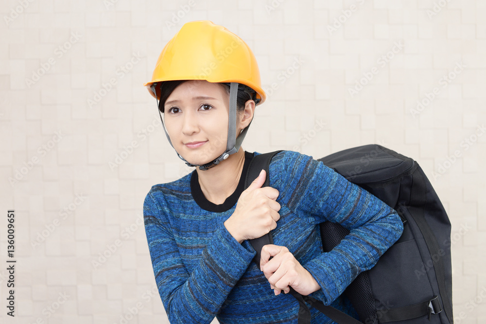 不安そうな表情の女性 不安そうな表情の女性