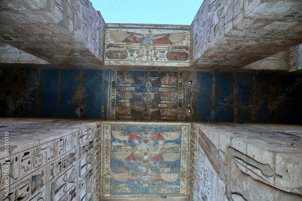 Φωτογραφία Bas-relief details of the Medinet Habu temple entrance, Luxor, Egypt
