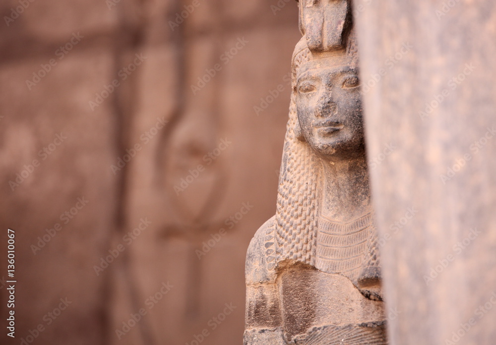 Φωτογραφία Ancient Egyptian goddess Isis and Ankh the ancient symbol of life, carved into an ancient temple wall in the background