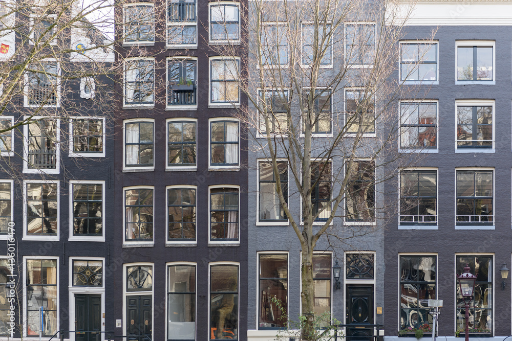 Fotografie Windows and reflections on buildings in Amsterdam