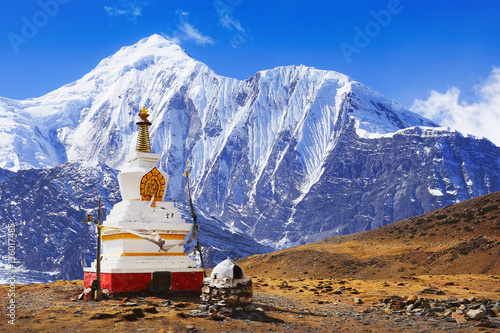 Obraz na plátně Buddhist stupa at Annapurna Circuit Treck with white summit view, Himalaya, Nepal, Asia