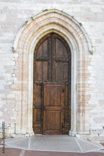 The entrance wooden door in an old Italian house. © PerseoMedia