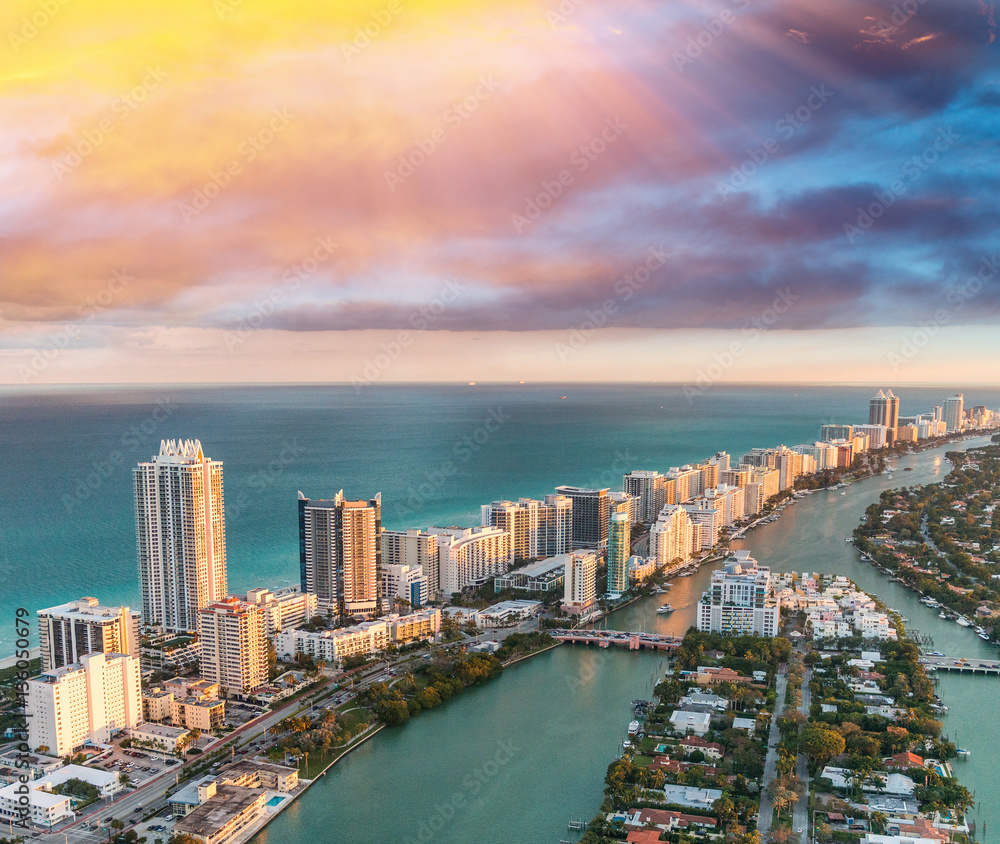 Naklejka premium Widok na panoramę Miami Beach na Florydzie