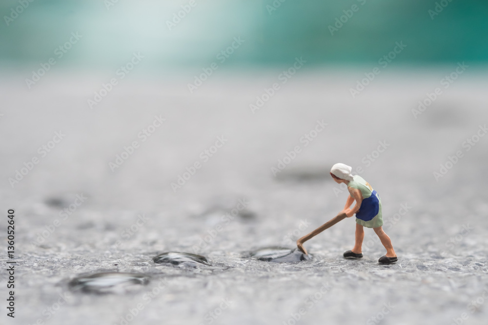 Naklejka premium Miniature people mop the wet floor