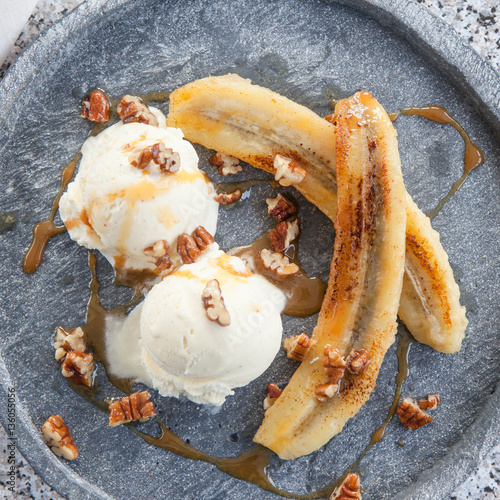 Gegrillte Banane mit Eiscreme