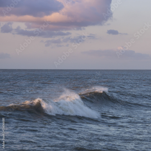 Wellen an der Nordseeküste, Scheveningen, Holland, Niederlande