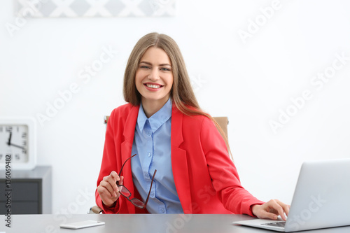 HR manager conducting job i...