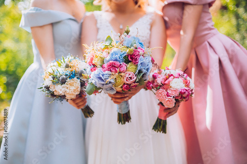 Obraz na płótnie Amazing blond girls. Bride with bridesmaids with flowers hand in medow sunny pine forest. w salonie