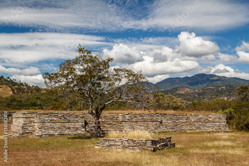 Fototapeta Naklejka Na Ścianę i Meble -  Ruins of the pre-hispanic (pre-Colombian) town Mixco Viejo, Guat