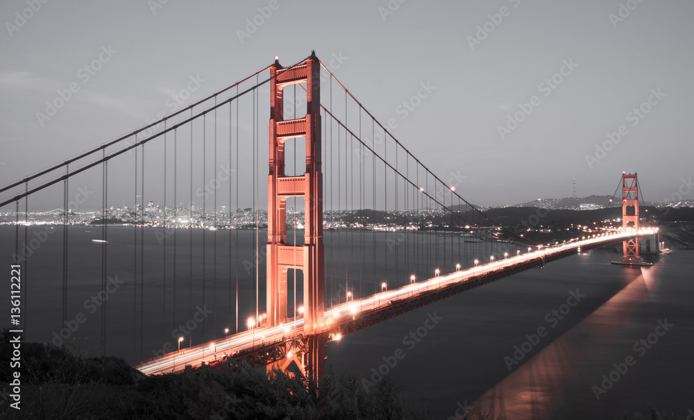 Fototapeta premium Golden Gate Bridge and San Francisco Skyline from Battery Spencer, Sausalito, California, USA.