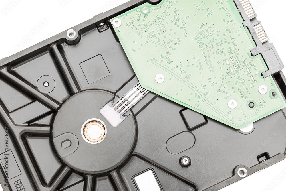 Hard disk drive (HDD) with circuit board