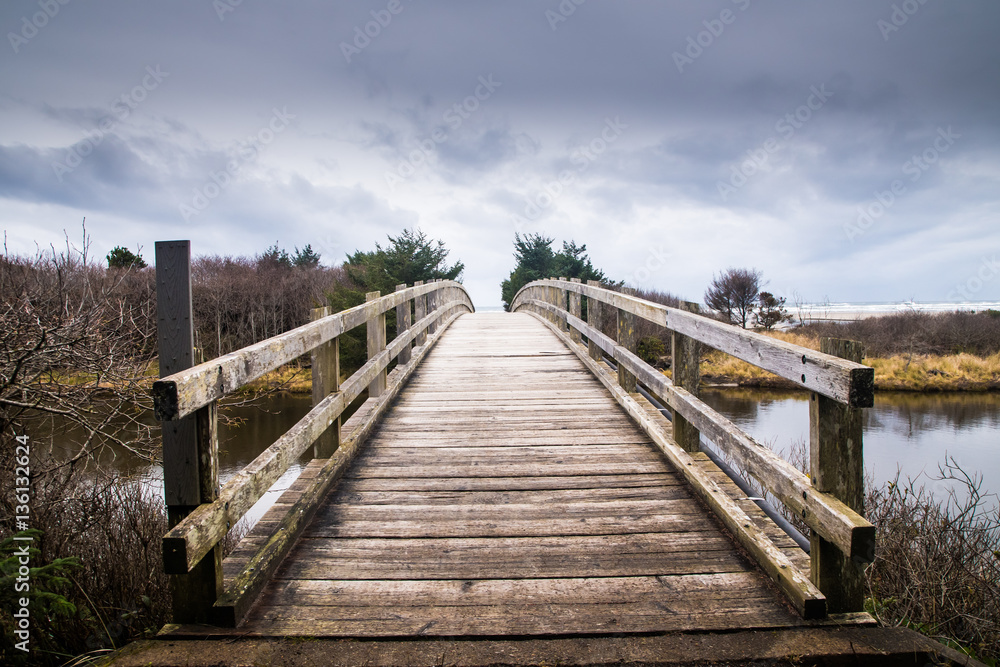 Obraz premium Bridge to the Clouds