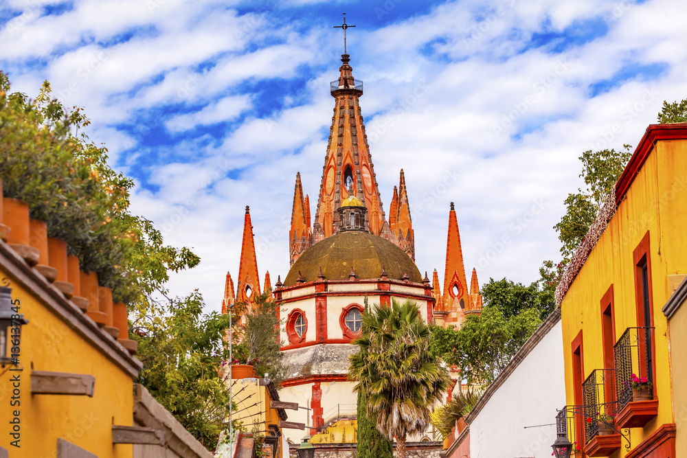 Obraz premium Aldama Street Parroquia Archangel Church San Miguel de Allende M