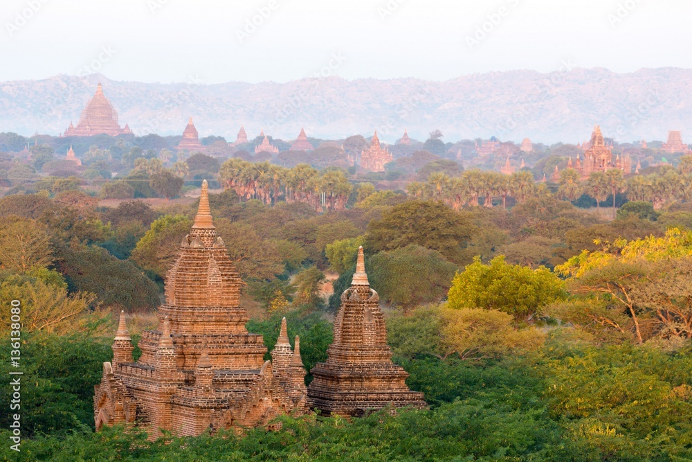 Pagodas in the Bagan plain Pagodas in the Bagan plain