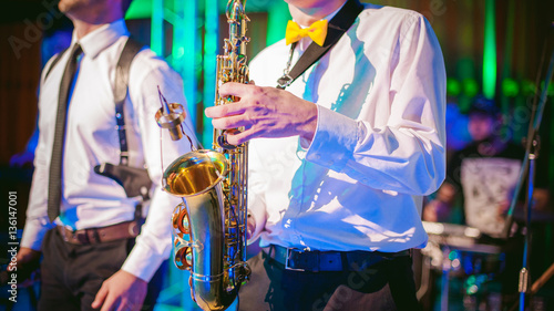 Canvas Print musician plays the saxophone performance at a concert
