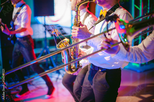 Canvas Print musician plays the saxophone performance at a concert