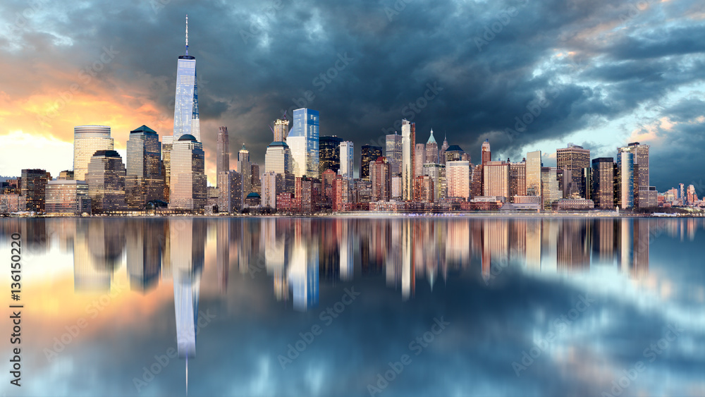 Obraz premium New York skyline at sunrise