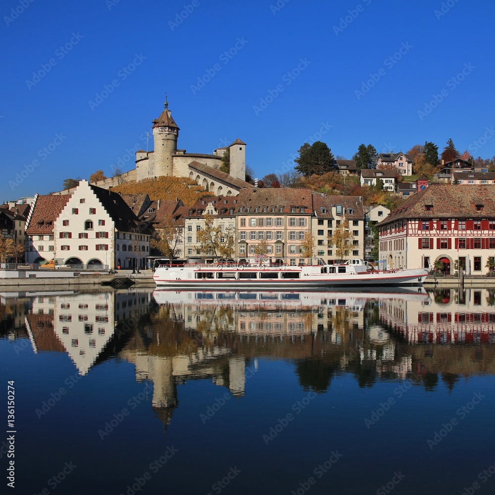 Fototapeta premium Old town Schaffhausen mirroring in the Rhine
