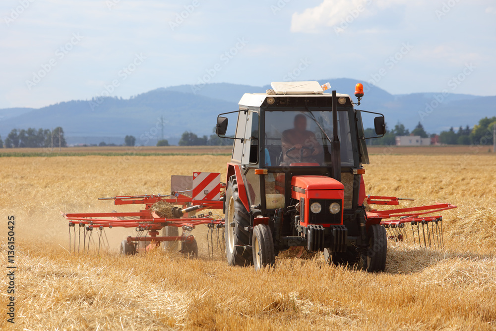 Obraz premium Ciągnik, rolnictwo rolnicze