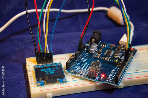 Bilde på lerret educational table top experiment with popular arduino microcontroller and smal O