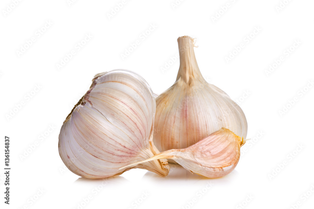Fototapeta premium heads of garlic on a white background for isolation